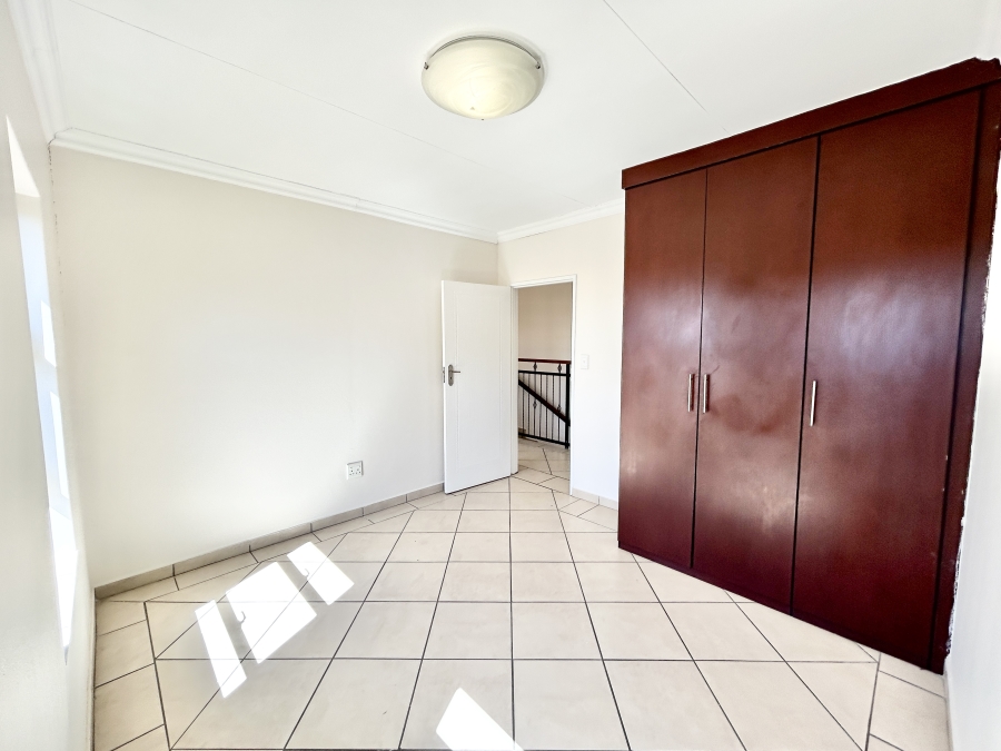 6 Bedroom Property for Sale in Kosmosdal Gauteng