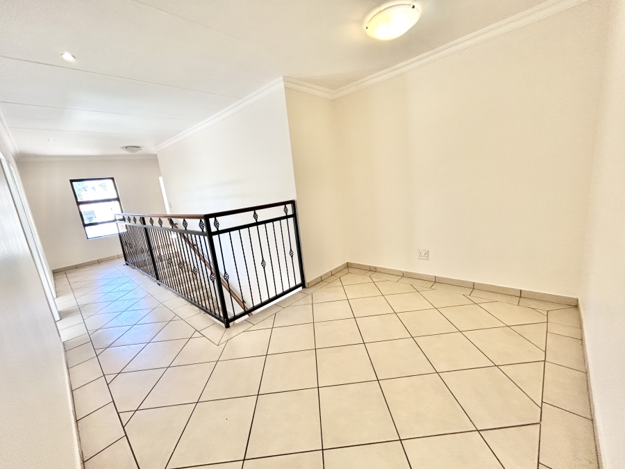 6 Bedroom Property for Sale in Kosmosdal Gauteng
