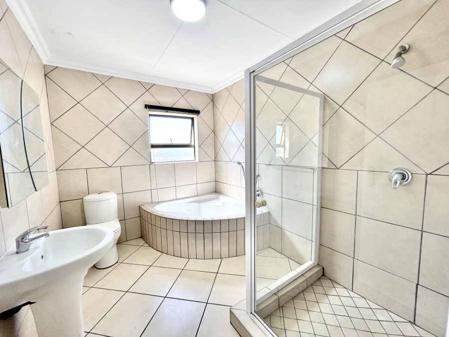 6 Bedroom Property for Sale in Kosmosdal Gauteng