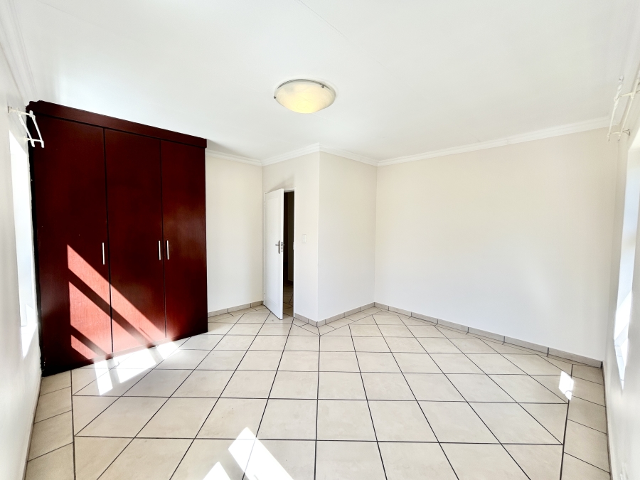 6 Bedroom Property for Sale in Kosmosdal Gauteng