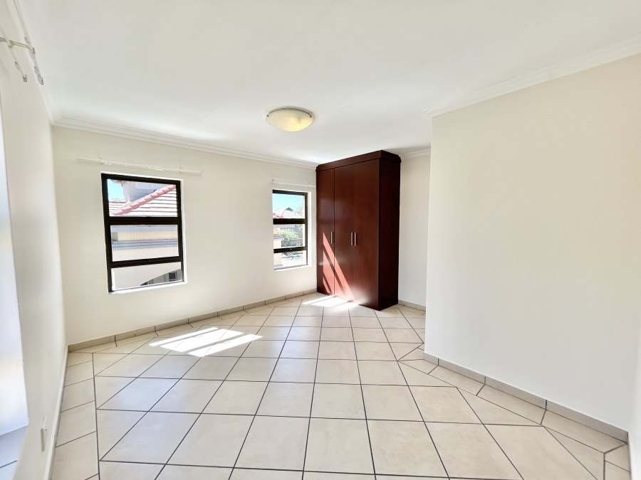 6 Bedroom Property for Sale in Kosmosdal Gauteng