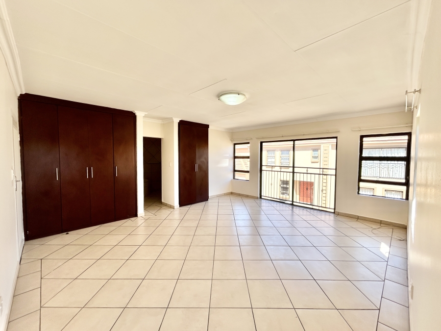 6 Bedroom Property for Sale in Kosmosdal Gauteng