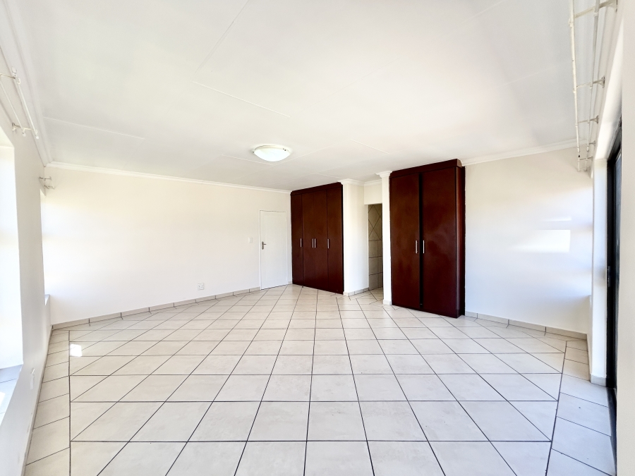 6 Bedroom Property for Sale in Kosmosdal Gauteng