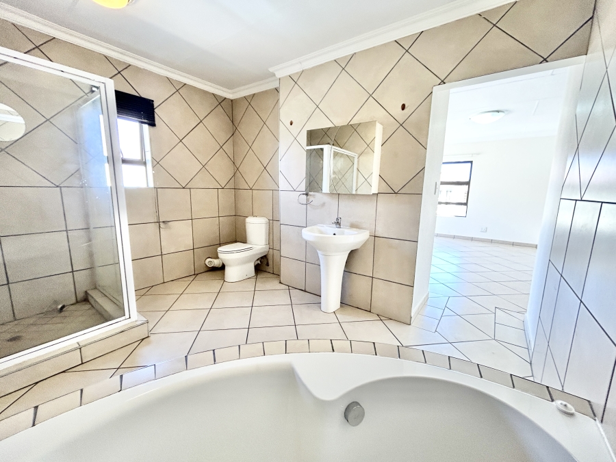 6 Bedroom Property for Sale in Kosmosdal Gauteng