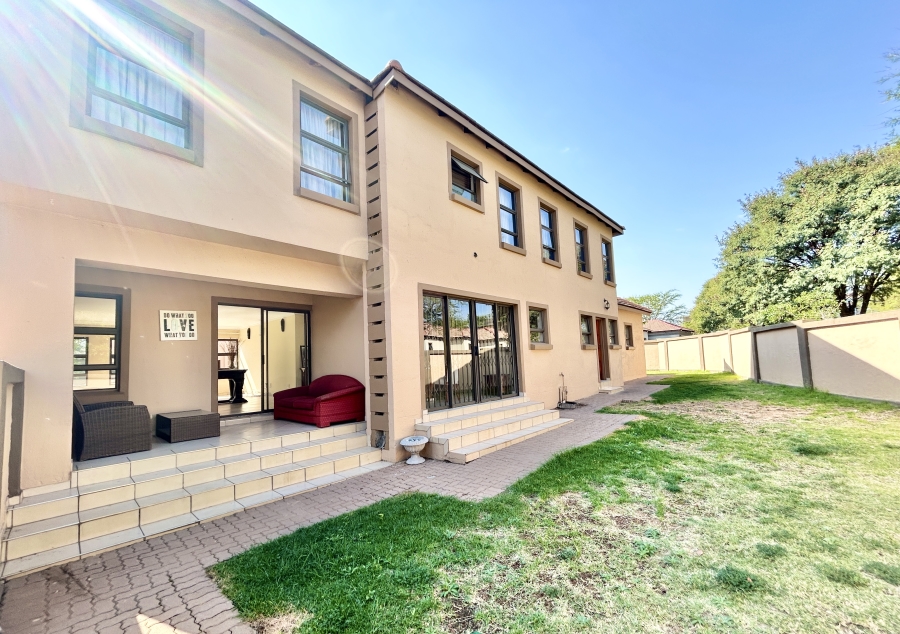 6 Bedroom Property for Sale in Kosmosdal Gauteng