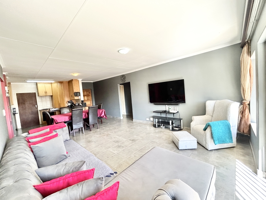 4 Bedroom Property for Sale in Thatchfield Glen Gauteng