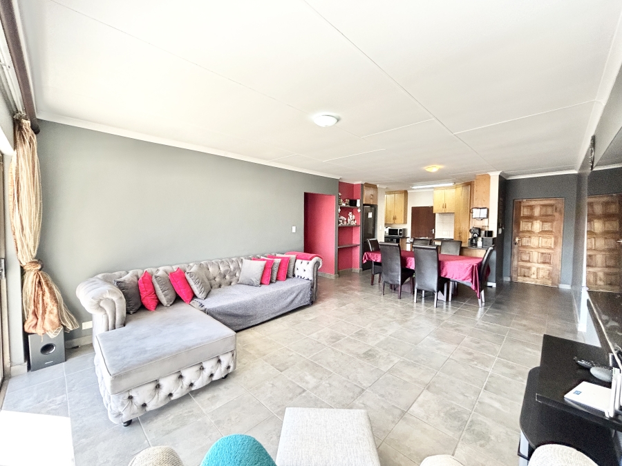 4 Bedroom Property for Sale in Thatchfield Glen Gauteng