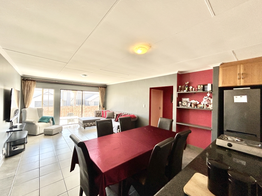 4 Bedroom Property for Sale in Thatchfield Glen Gauteng