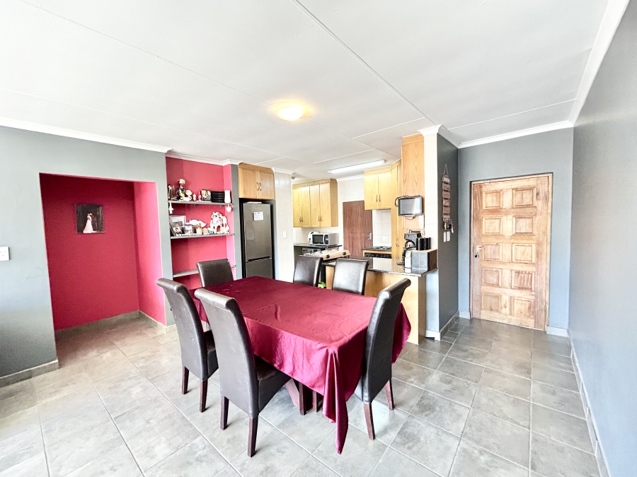 4 Bedroom Property for Sale in Thatchfield Glen Gauteng