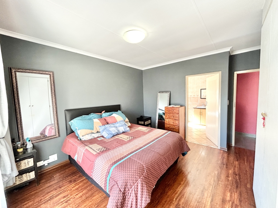 4 Bedroom Property for Sale in Thatchfield Glen Gauteng