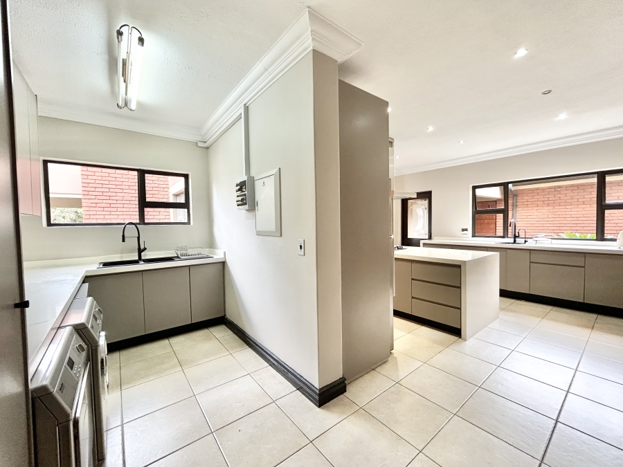 To Let 6 Bedroom Property for Rent in Midstream Estate Gauteng