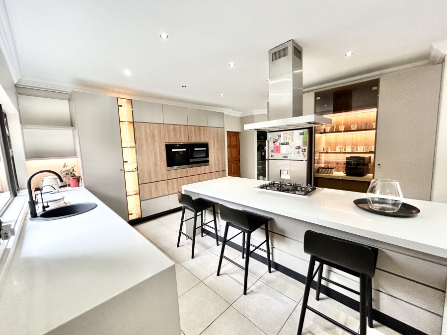 To Let 6 Bedroom Property for Rent in Midstream Estate Gauteng