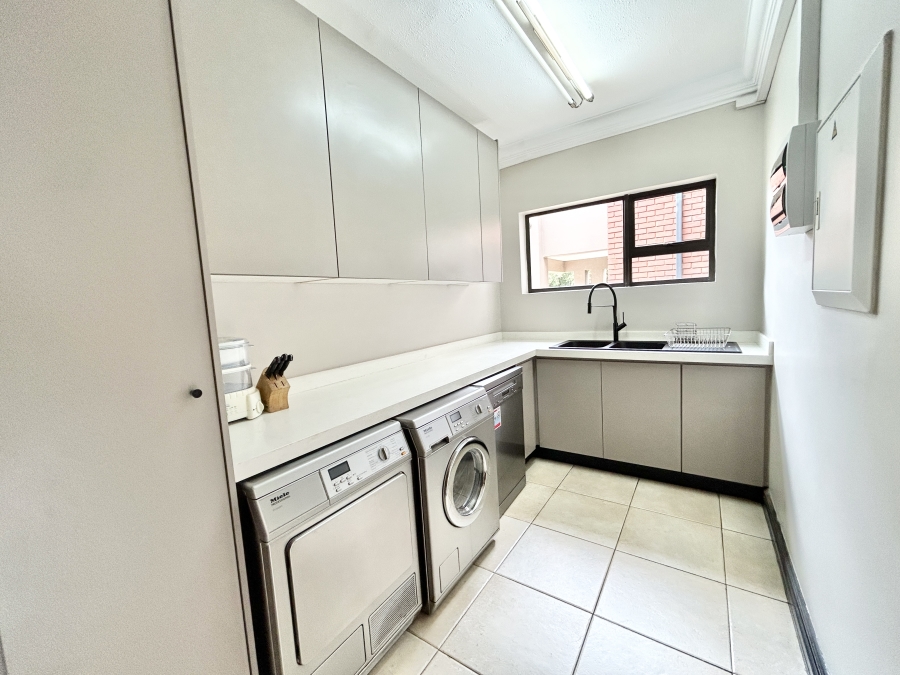 To Let 6 Bedroom Property for Rent in Midstream Estate Gauteng