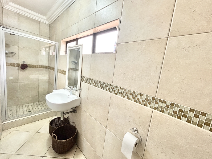 To Let 6 Bedroom Property for Rent in Midstream Estate Gauteng