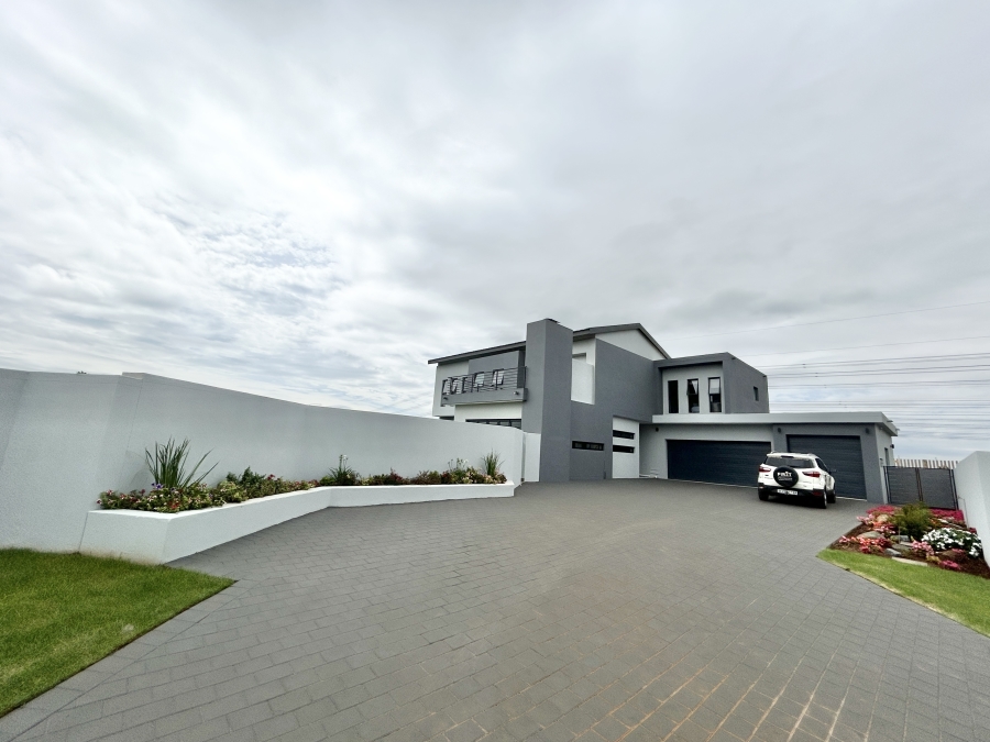 To Let 5 Bedroom Property for Rent in Midstream Heights Gauteng
