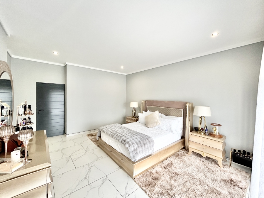To Let 5 Bedroom Property for Rent in Midstream Heights Gauteng
