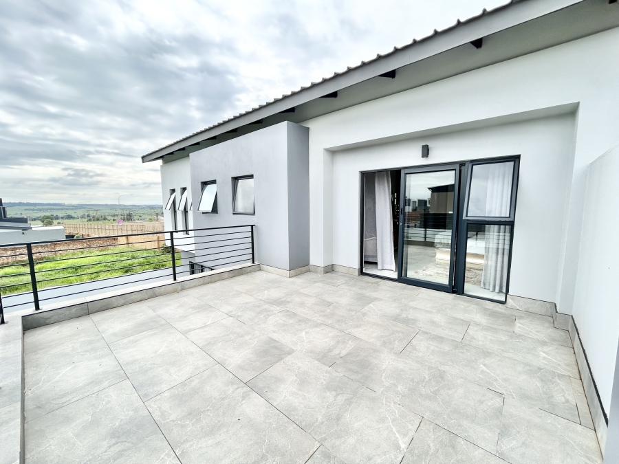 To Let 5 Bedroom Property for Rent in Midstream Heights Gauteng