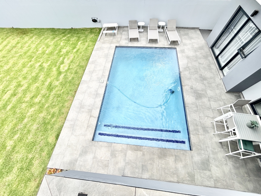 To Let 5 Bedroom Property for Rent in Midstream Heights Gauteng