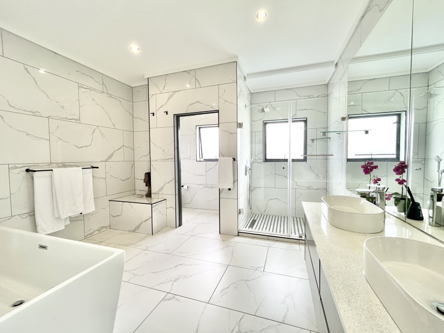 To Let 5 Bedroom Property for Rent in Midstream Heights Gauteng