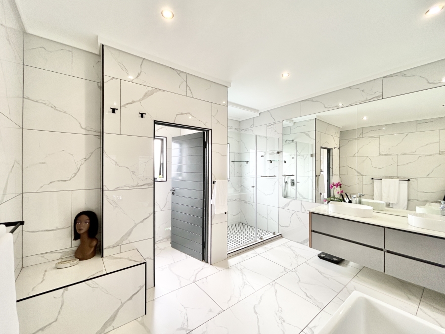 To Let 5 Bedroom Property for Rent in Midstream Heights Gauteng