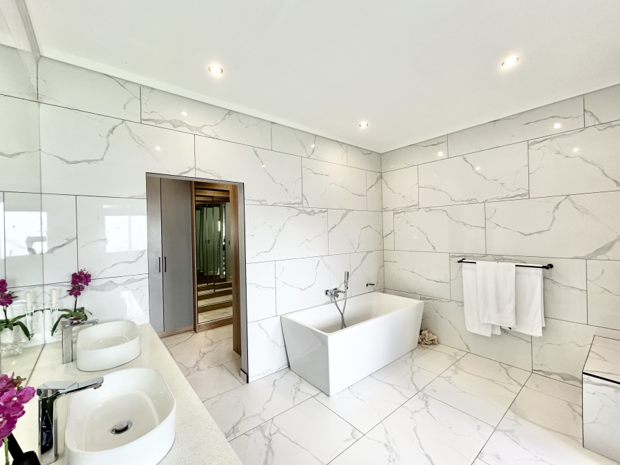 To Let 5 Bedroom Property for Rent in Midstream Heights Gauteng