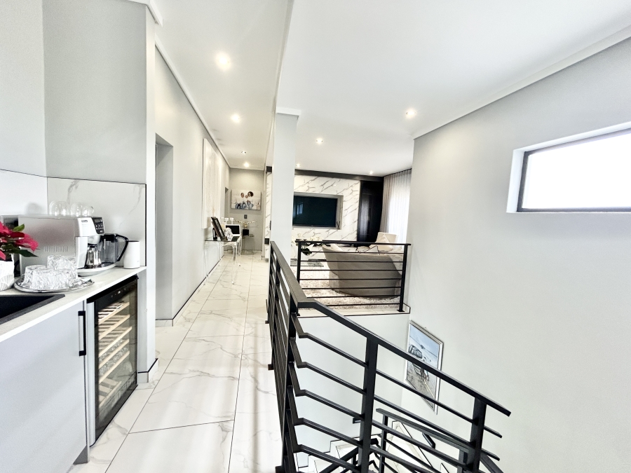 To Let 5 Bedroom Property for Rent in Midstream Heights Gauteng