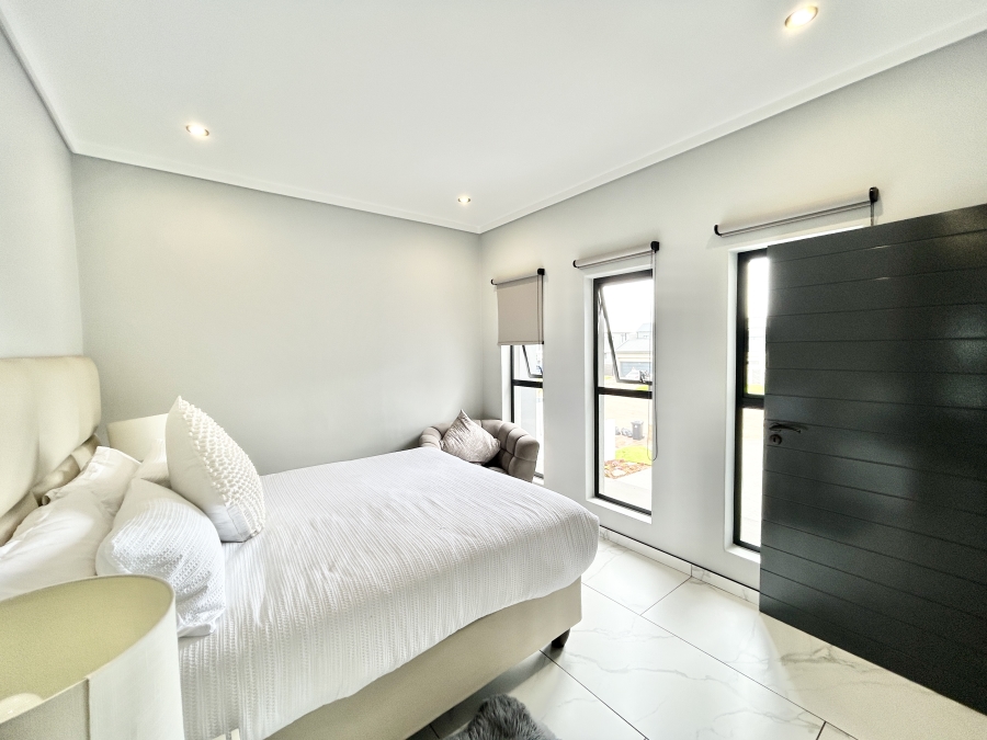 To Let 5 Bedroom Property for Rent in Midstream Heights Gauteng