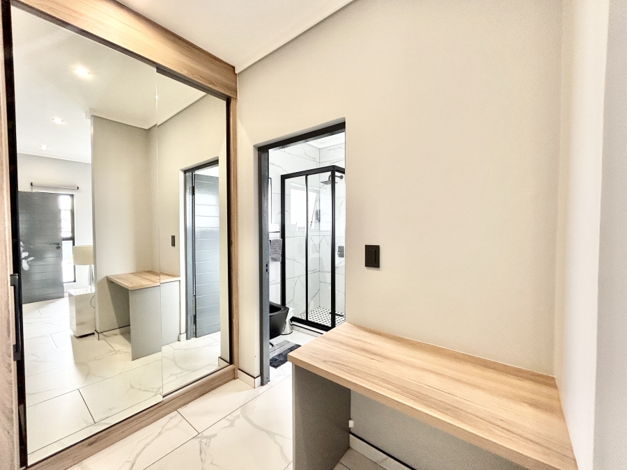 To Let 5 Bedroom Property for Rent in Midstream Heights Gauteng