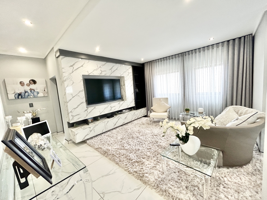 To Let 5 Bedroom Property for Rent in Midstream Heights Gauteng