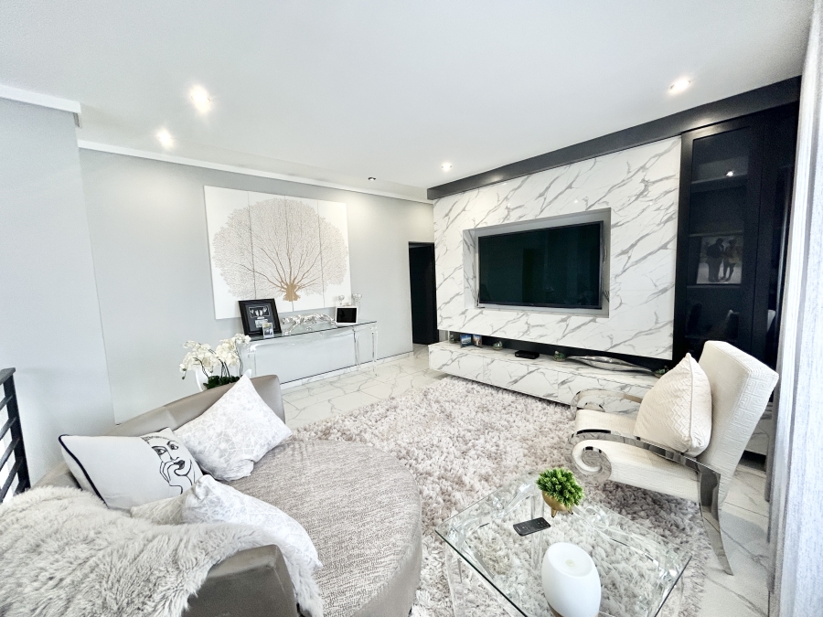 To Let 5 Bedroom Property for Rent in Midstream Heights Gauteng