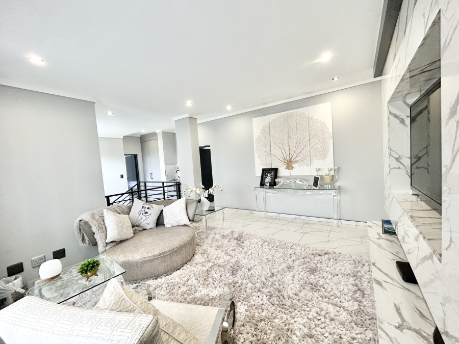 To Let 5 Bedroom Property for Rent in Midstream Heights Gauteng