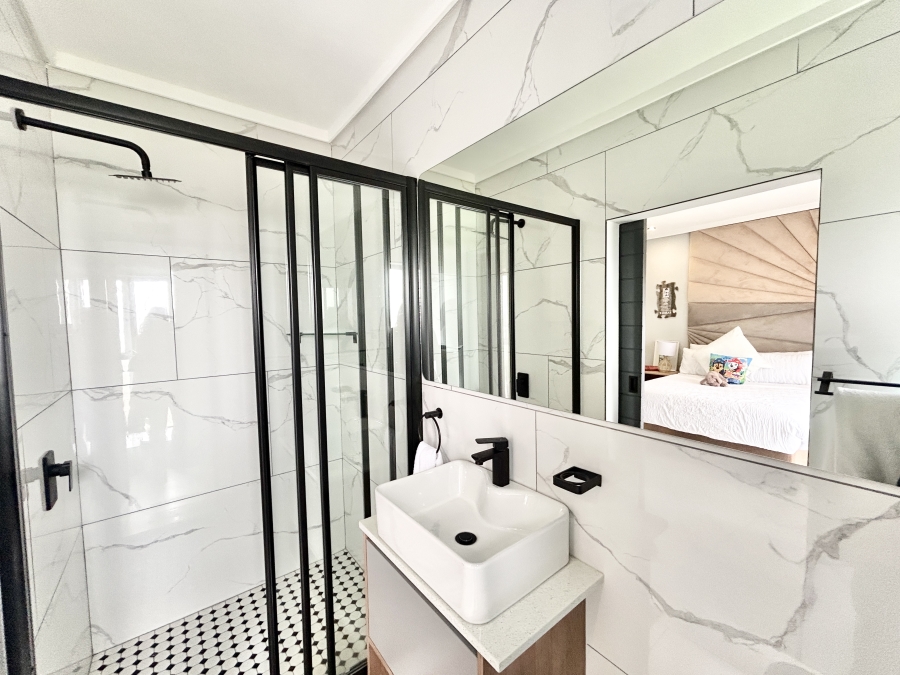 To Let 5 Bedroom Property for Rent in Midstream Heights Gauteng