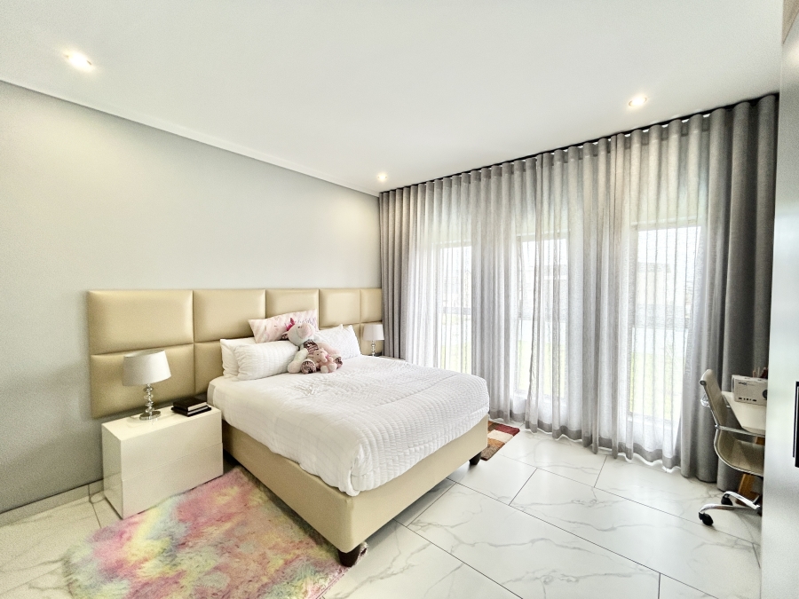 To Let 5 Bedroom Property for Rent in Midstream Heights Gauteng