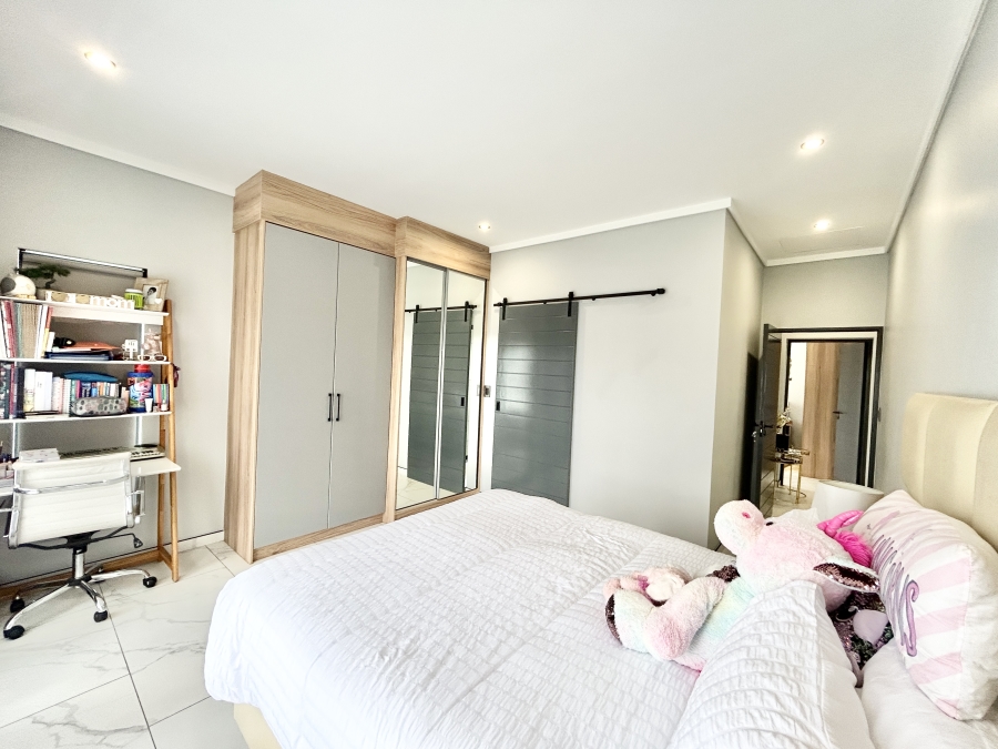 To Let 5 Bedroom Property for Rent in Midstream Heights Gauteng