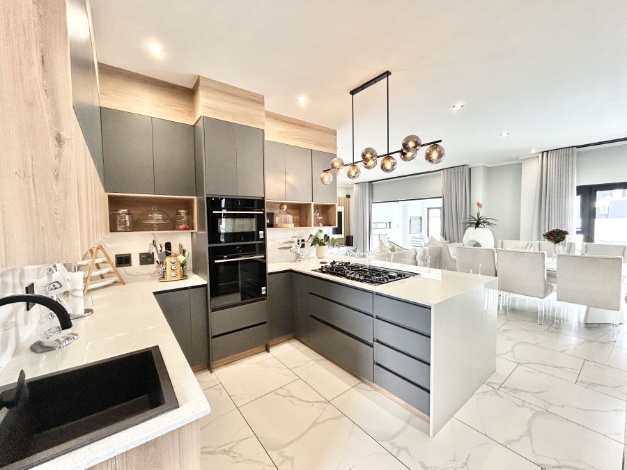 To Let 5 Bedroom Property for Rent in Midstream Heights Gauteng