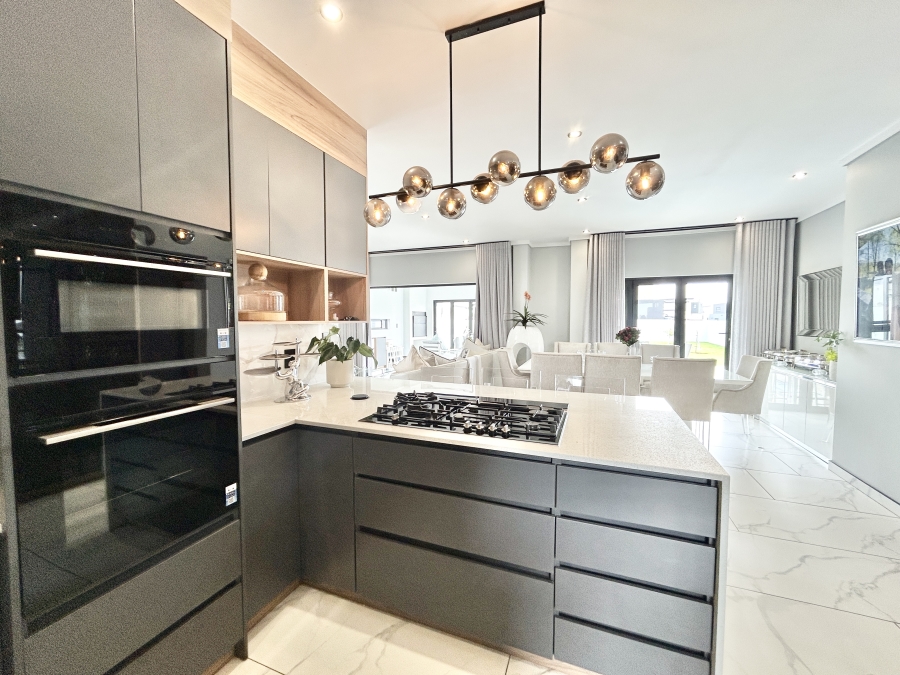 To Let 5 Bedroom Property for Rent in Midstream Heights Gauteng