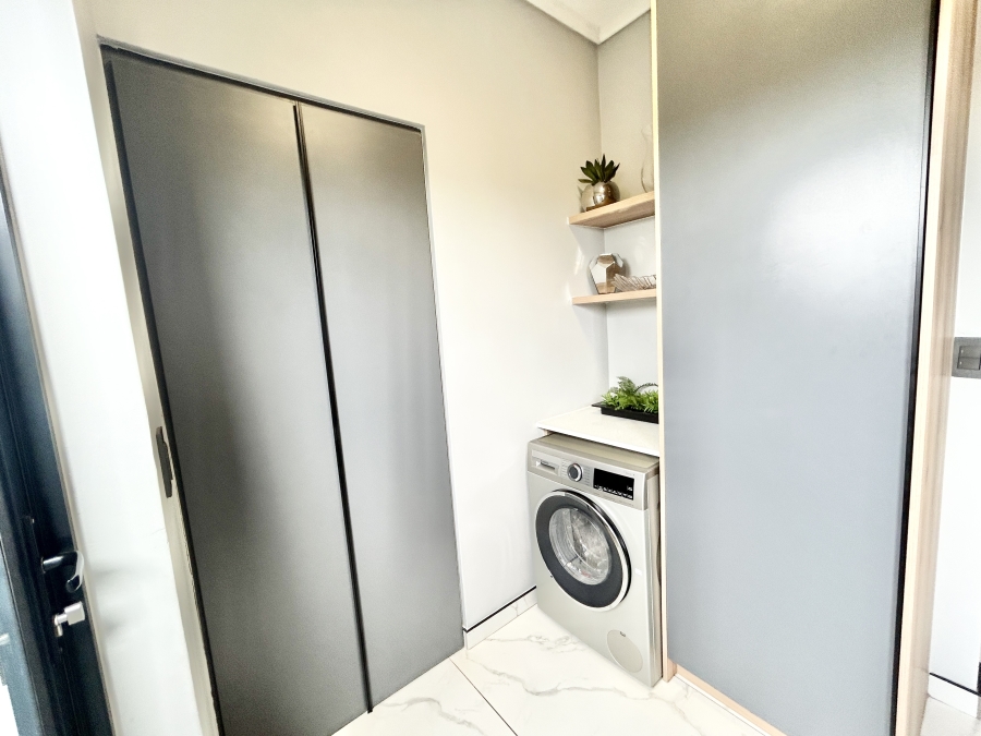 To Let 5 Bedroom Property for Rent in Midstream Heights Gauteng