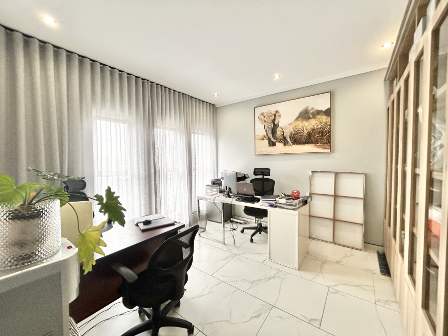 To Let 5 Bedroom Property for Rent in Midstream Heights Gauteng