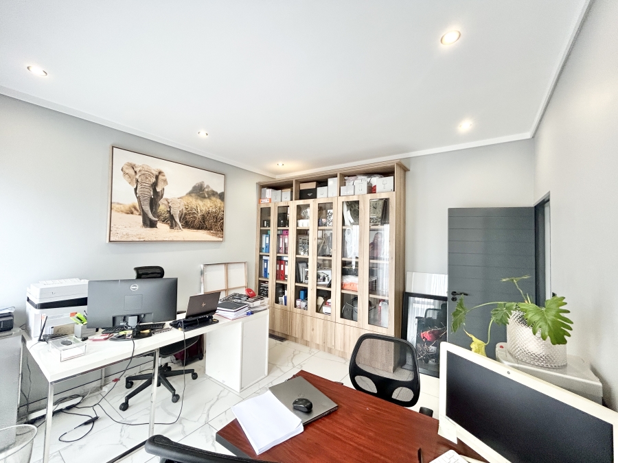 To Let 5 Bedroom Property for Rent in Midstream Heights Gauteng