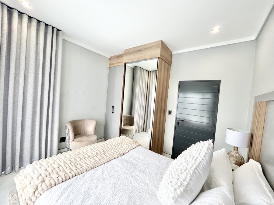 To Let 5 Bedroom Property for Rent in Midstream Heights Gauteng