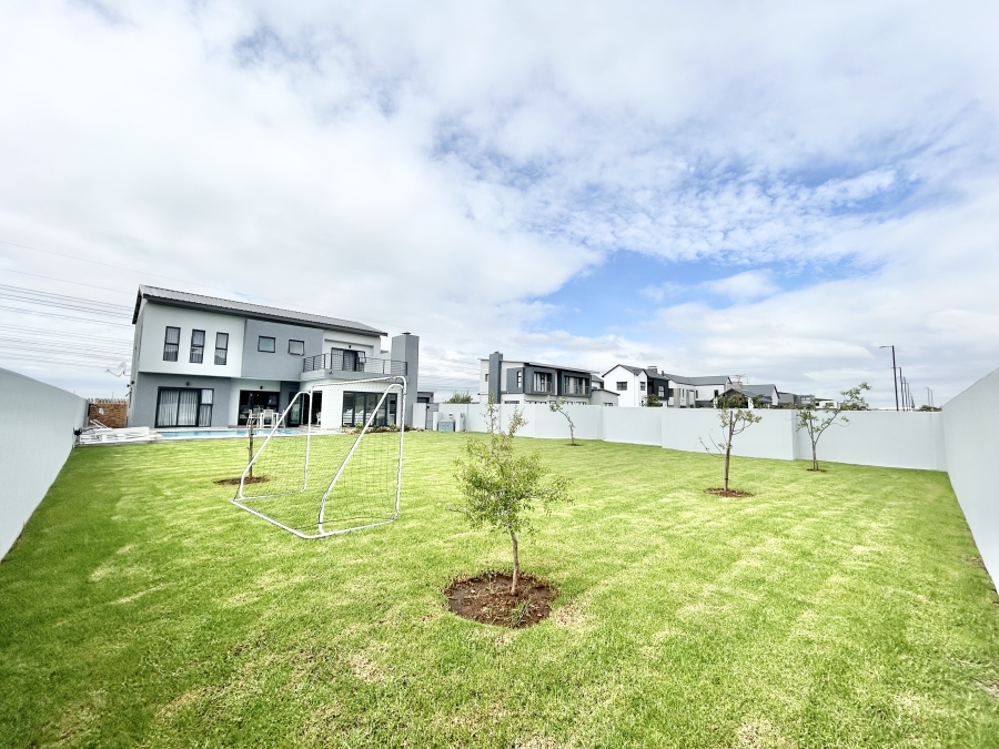 To Let 5 Bedroom Property for Rent in Midstream Heights Gauteng