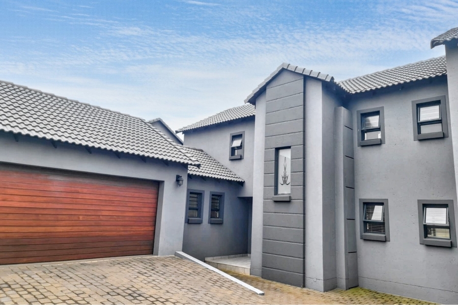 5 Bedroom Property for Sale in Thatchfield Hills Gauteng