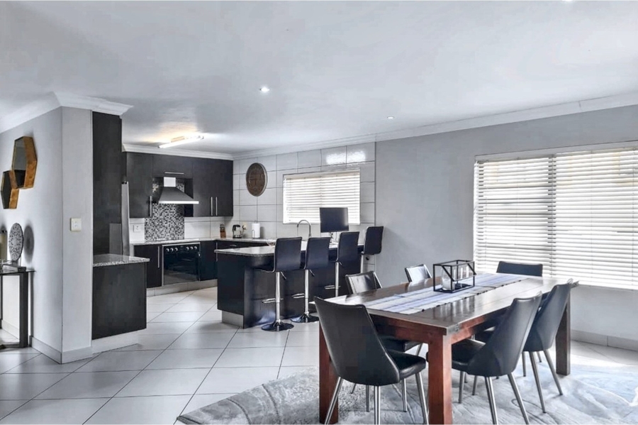 5 Bedroom Property for Sale in Thatchfield Hills Gauteng