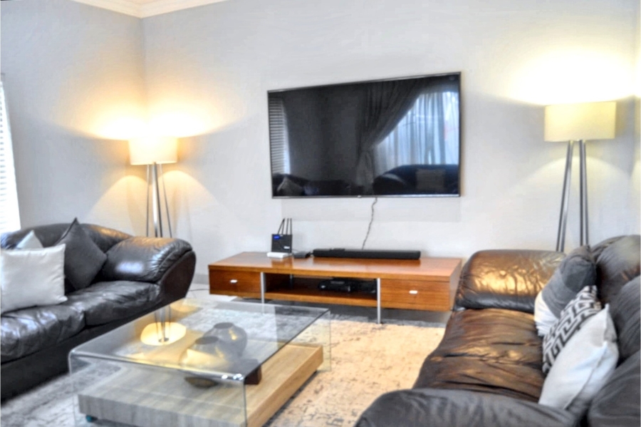 5 Bedroom Property for Sale in Thatchfield Hills Gauteng