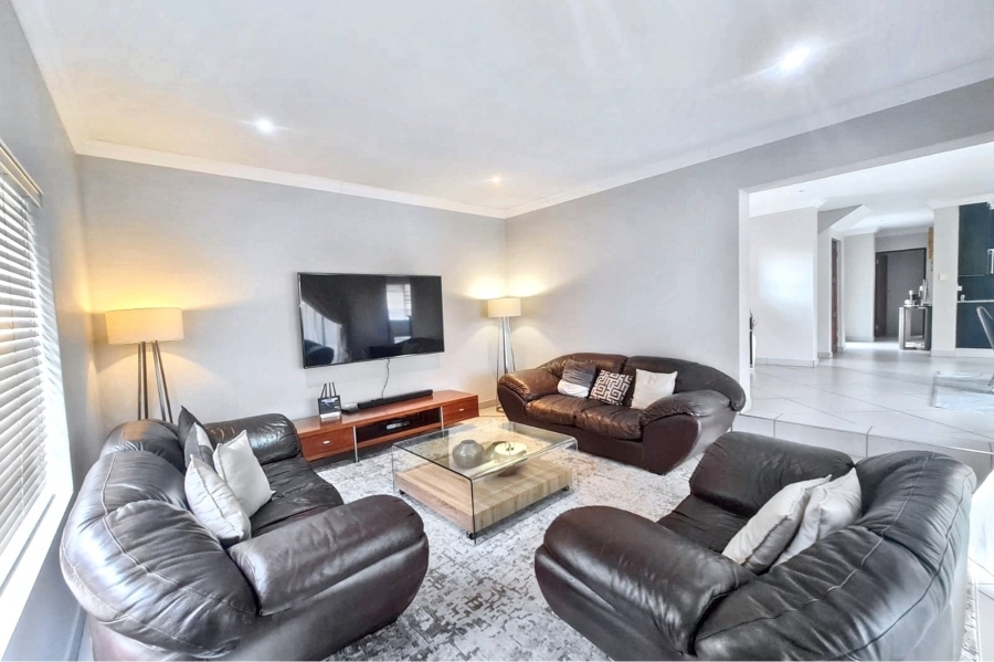 5 Bedroom Property for Sale in Thatchfield Hills Gauteng