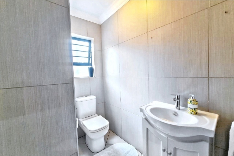 5 Bedroom Property for Sale in Thatchfield Hills Gauteng
