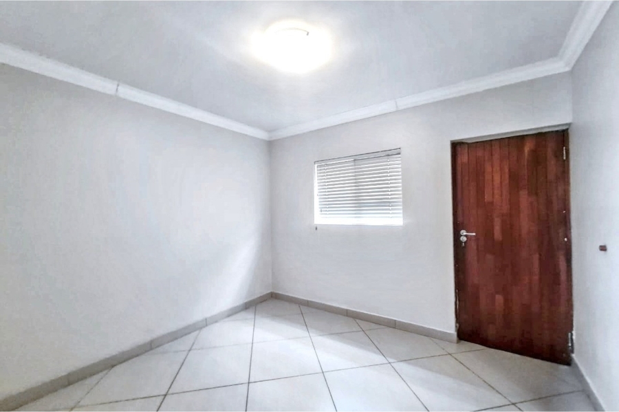 5 Bedroom Property for Sale in Thatchfield Hills Gauteng
