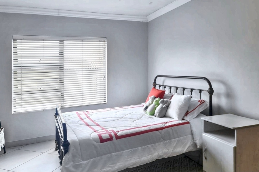 5 Bedroom Property for Sale in Thatchfield Hills Gauteng