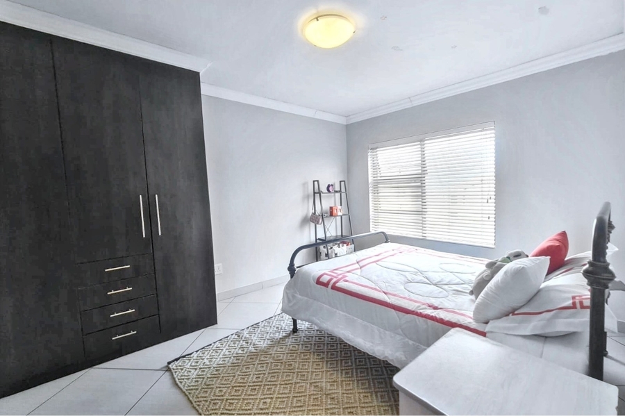 5 Bedroom Property for Sale in Thatchfield Hills Gauteng