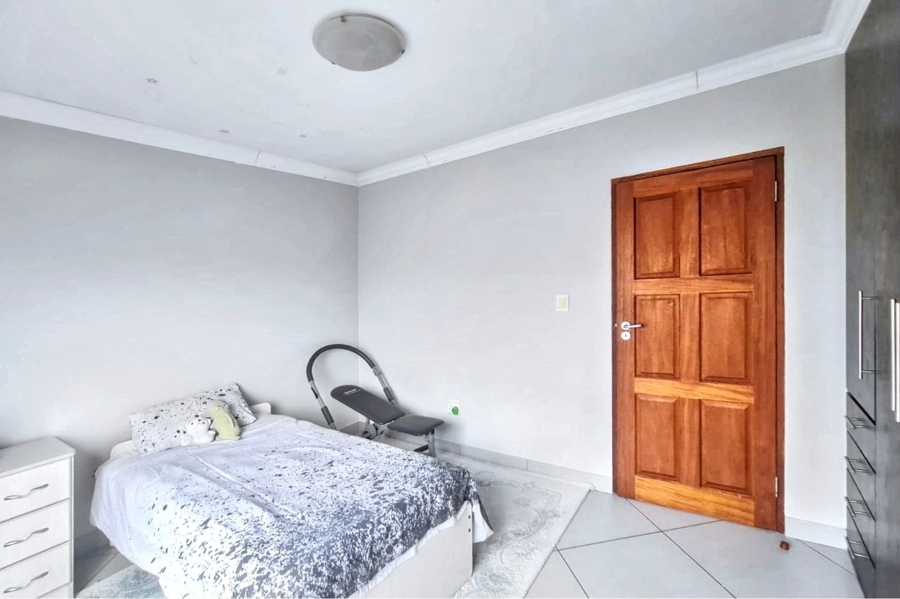 5 Bedroom Property for Sale in Thatchfield Hills Gauteng